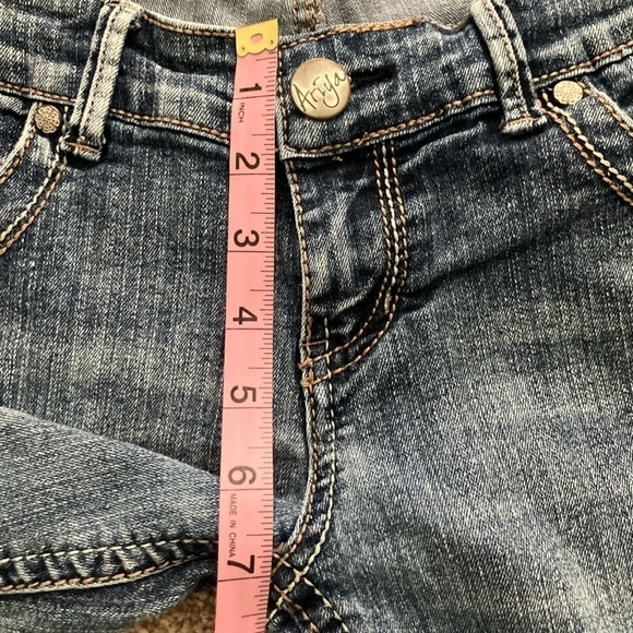 Ariya Distressed Long Rolled Up Jean Shorts Juniors Size 5/6 - Picture 7 of 8